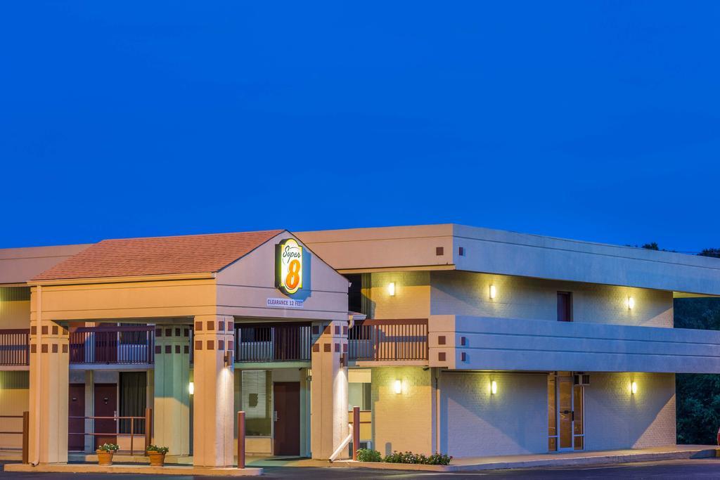 Super 8 By Wyndham Commerce Exterior foto